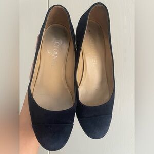CHANEL very used  Navy Suede Heels